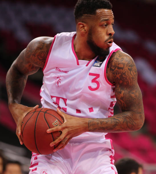 示出极其稳 示出极其稳